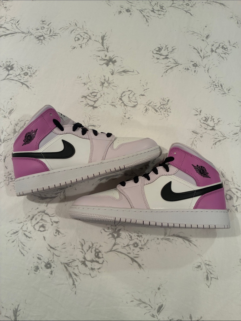 Size 7Y Jordan 1 Mid Barely Grape DQ8423-501